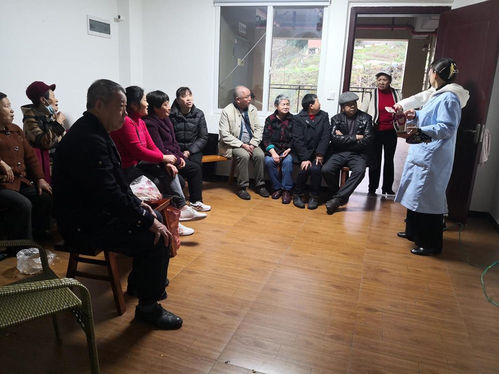 参观进建 宣传政策—谷镇养老服务中心组织参观活动